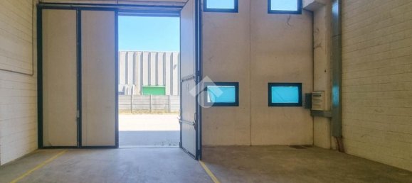 Armazém em Usmate Velate, Italy 685 m² N.º 338376 13