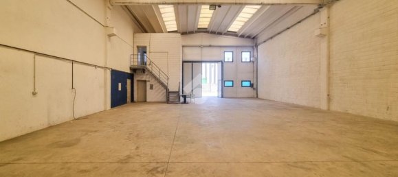 Armazém em Usmate Velate, Italy 685 m² N.º 338376 8