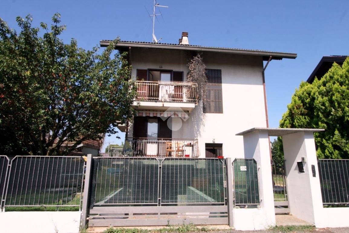 Villa T3 em Cassano Magnago, Italy N.º 367923