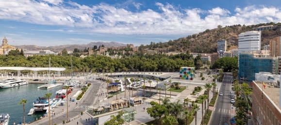 4 bedrooms Apartment in Malaga, Spain No. 188894 2