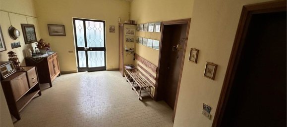 5 bedrooms House in Como, Italy No. 319626 2