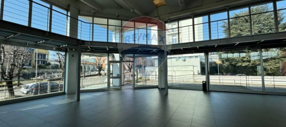 3-Zimmer Gewerbliche Immobilie in Varese, Italy, Nr. 378987 5