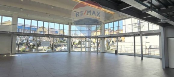 3-Zimmer Gewerbliche Immobilie in Varese, Italy, Nr. 378987 30