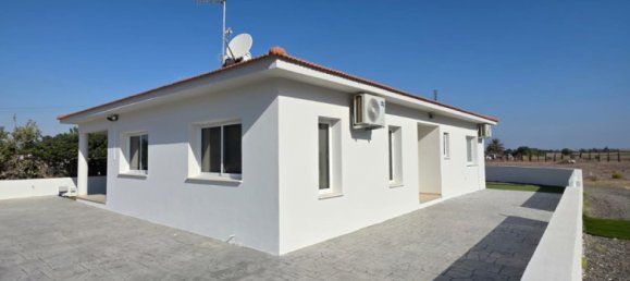 Бунгало с 3 спальнями в Перволия, Ларнака, Кипр № 26306 5