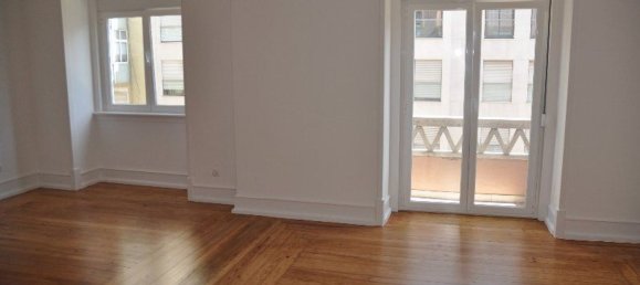 3 bedrooms Apartment in Lisbon, Portugal No. 189906 2