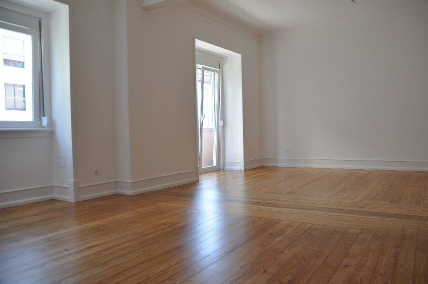 3 bedrooms Apartment in Lisbon, Portugal No. 189906