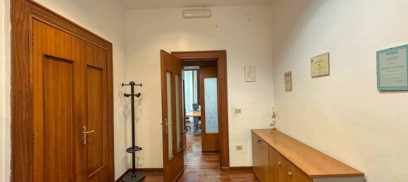 5-Zimmer Büro in Naples, Italy, Nr. 12396 17