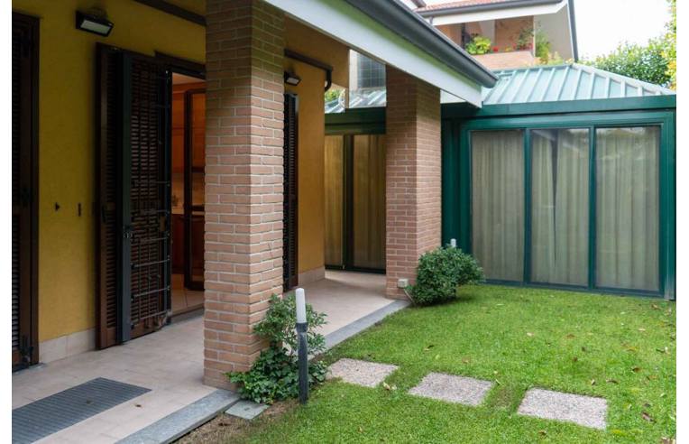 5-Zimmer Villa in Paderno Dugnano, Italy, Nr. 253190