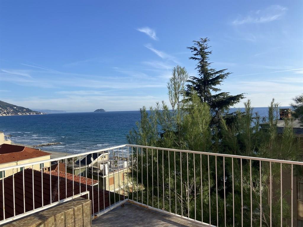 Квартира с 3 комнатами в Лайгуэлья, Италия № 117624