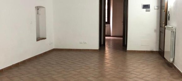 5 rooms Apartment in Poggibonsi, Italy No. 112789 2