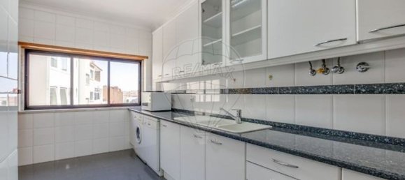 3 bedrooms Apartment in Lisbon, Portugal No. 122382 8