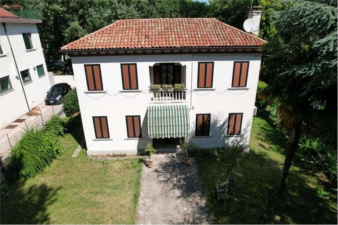6 rooms Villa in Venice, Italy No. 38540