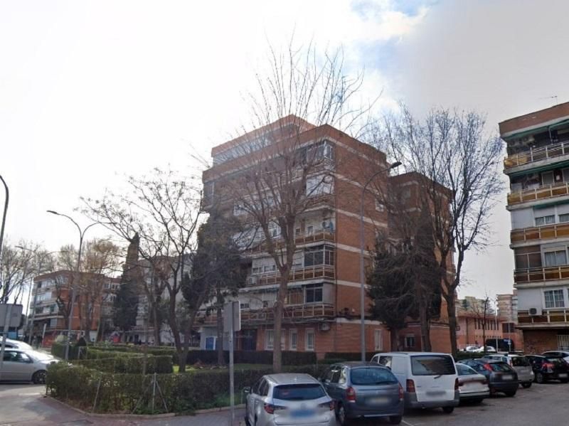 Apartamento de 3 dormitorios en Fuenlabrada, Spain No. 144423
