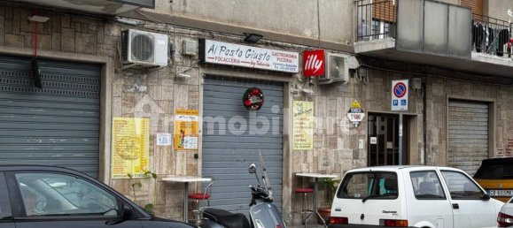 Коммерческая недвижимость с 2 комнатами в Бари, Италия № 162899 3