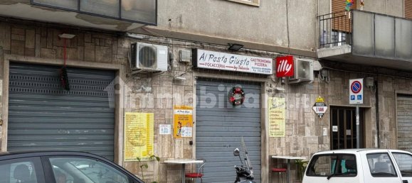 Коммерческая недвижимость с 2 комнатами в Бари, Италия № 162899 2