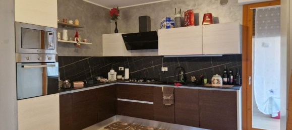 Квартира с 3 комнатами в Лимбьяте, Италия № 102304 8