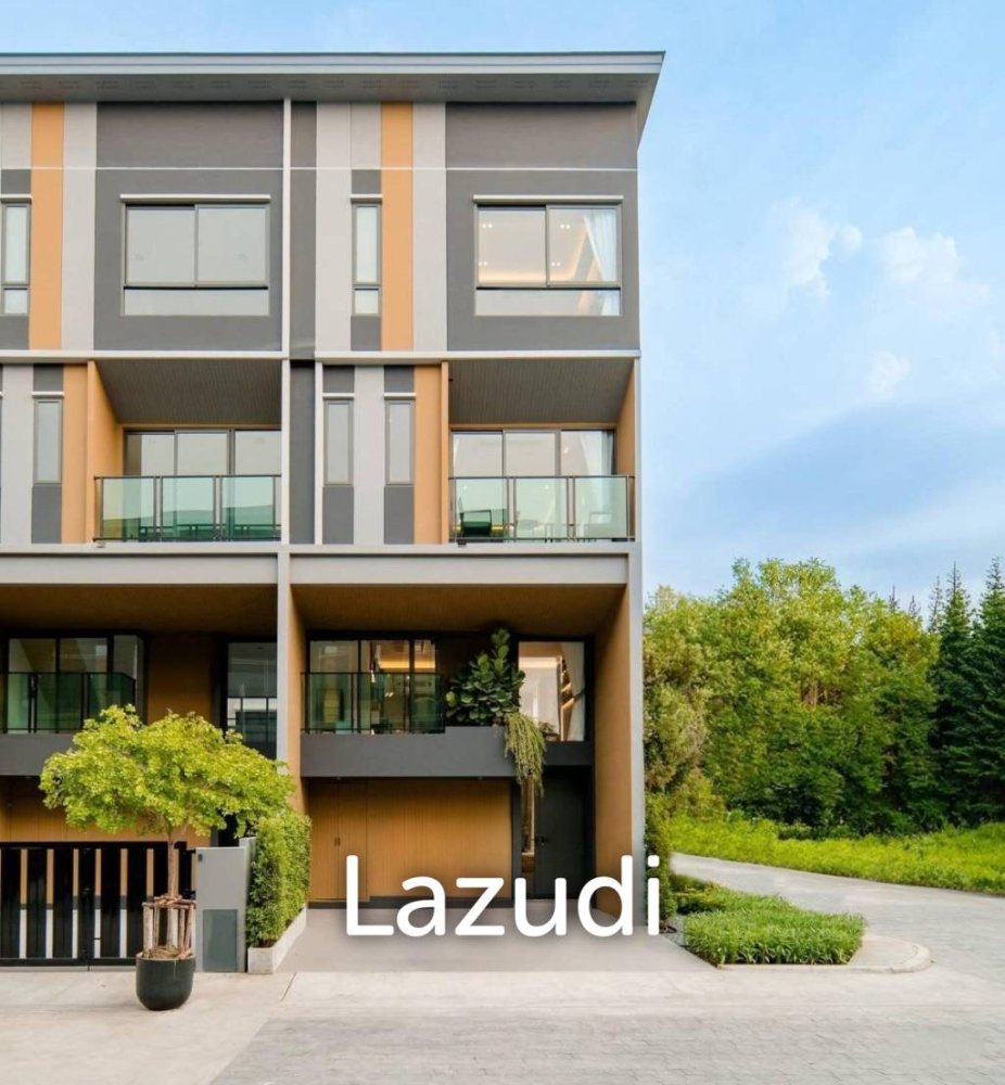 3 bedrooms Bungalow in Bangkok, Thailand No. 21972