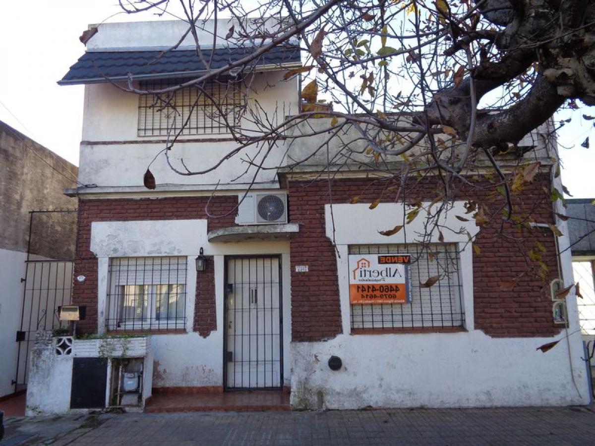 2 bedrooms House in Moron, Argentina No. 55877