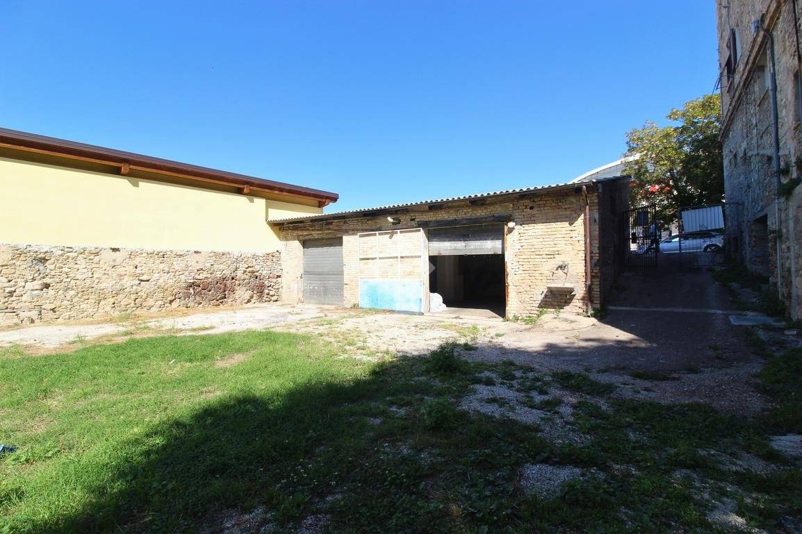 Entrepôt à San Benedetto del Tronto, Italy 149m² No. 315784