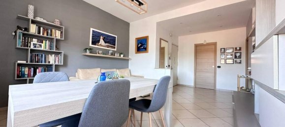 3 rooms Apartment in Naples, Italy No. 37371 6