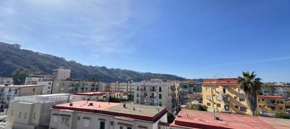 3 rooms Apartment in Naples, Italy No. 37371 9