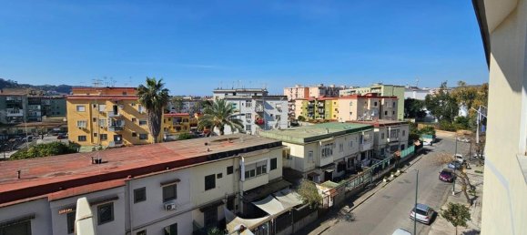 3 rooms Apartment in Naples, Italy No. 37371 3