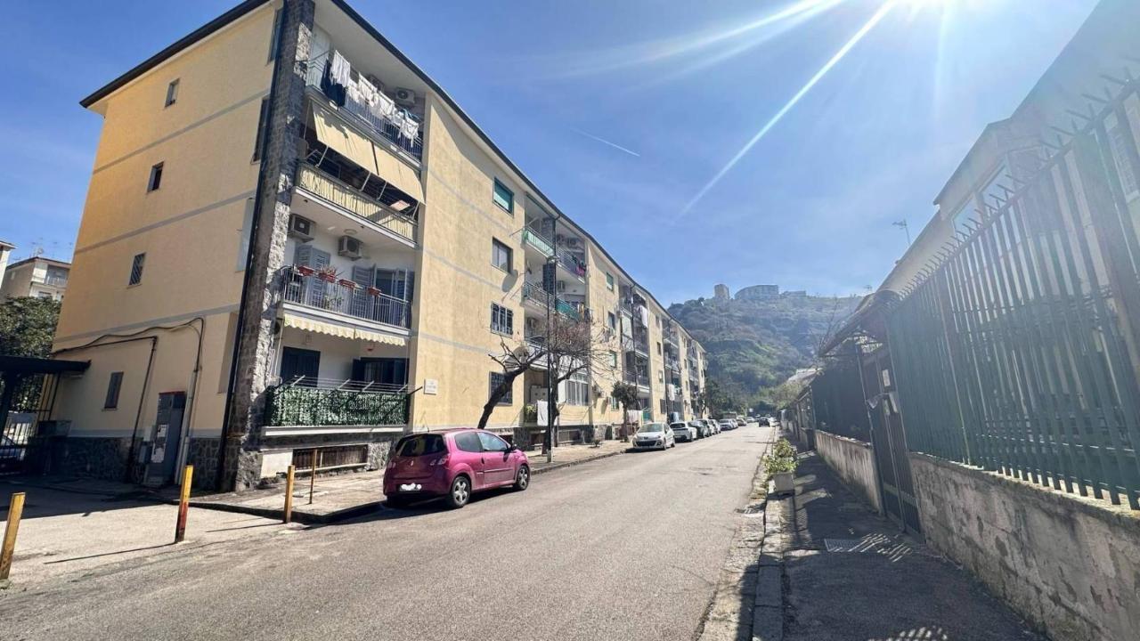 3 rooms Apartment in Naples, Italy No. 37371