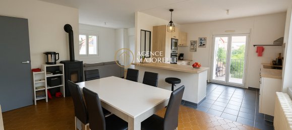 Дом с 3 спальнями в Шарм, Франция № 350191 3