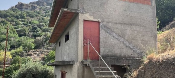 Casa de 4 divisões em Fiumedinisi, Italy N.º 257026 18