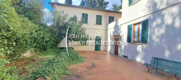 3 bedrooms House in Florence, Italy No. 48313 2