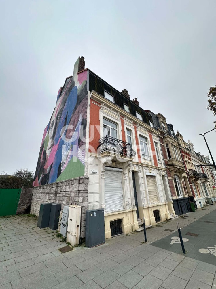 7 rooms Building in Calais, France No. 57479