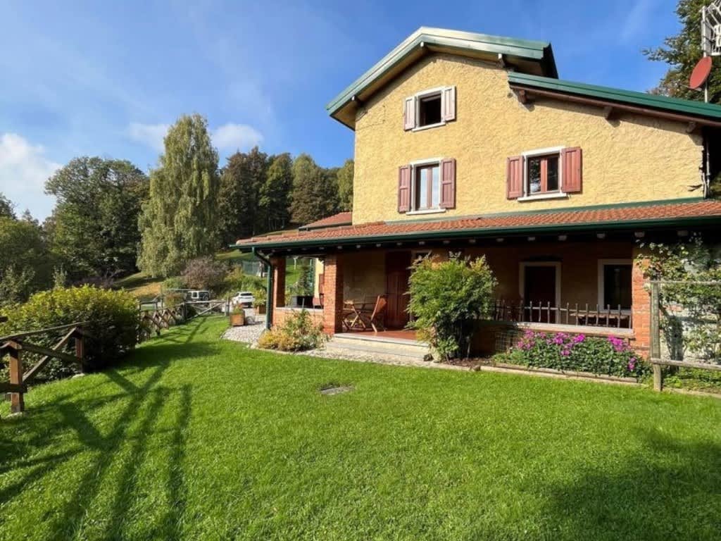 5 bedrooms Villa in Alta Valle Intelvi, Italy No. 366241