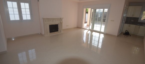 Villa de 4 dormitorios en Cabo Roig, Spain No. 450 5