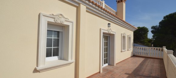 Villa de 4 dormitorios en Cabo Roig, Spain No. 450 3