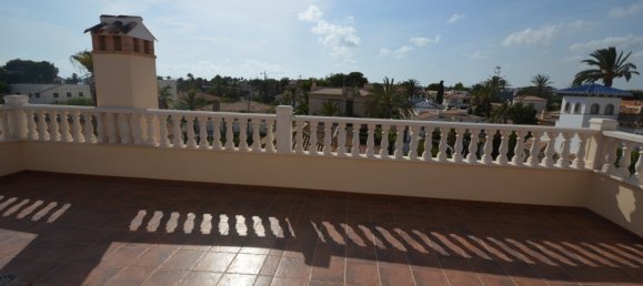 Villa de 4 dormitorios en Cabo Roig, Spain No. 450 4