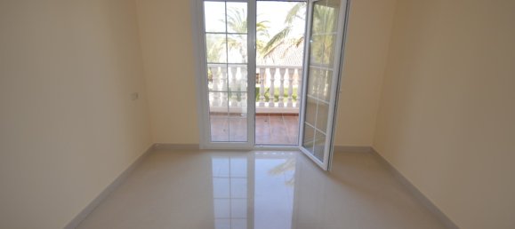 Villa de 4 dormitorios en Cabo Roig, Spain No. 450 10