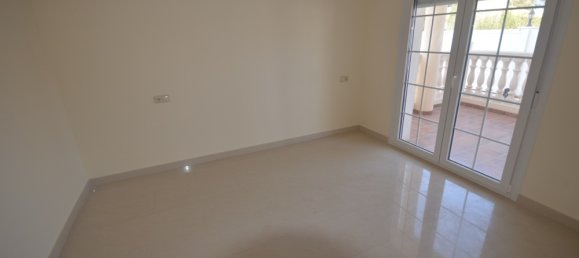 Villa de 4 dormitorios en Cabo Roig, Spain No. 450 6