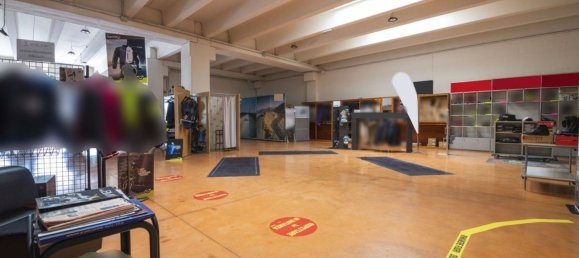 658m² Commercial property in Macerata, Italy No. 254668 6