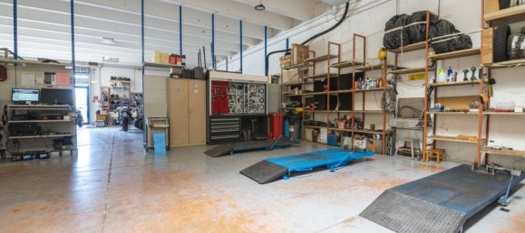 658m² Commercial property in Macerata, Italy No. 254668 10