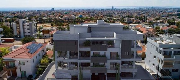 2 bedrooms Apartment in Limassol, Cyprus No. 15206 3