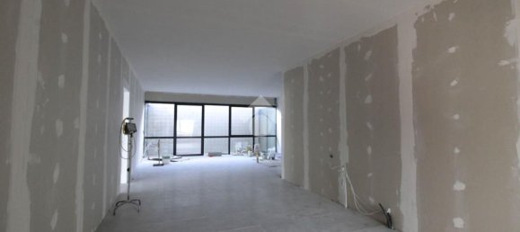 Bureau à Lallio, Italy 570m² No. 91543 3