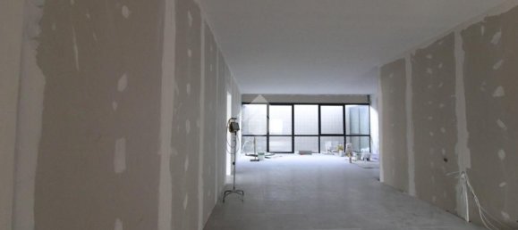 Bureau à Lallio, Italy 570m² No. 91543 19