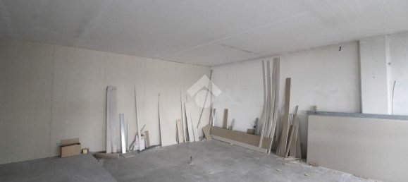 Bureau à Lallio, Italy 570m² No. 91543 22