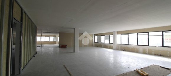 Bureau à Lallio, Italy 570m² No. 91543 11