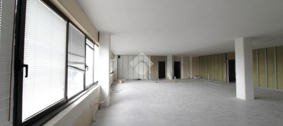 Bureau à Lallio, Italy 570m² No. 91543 7