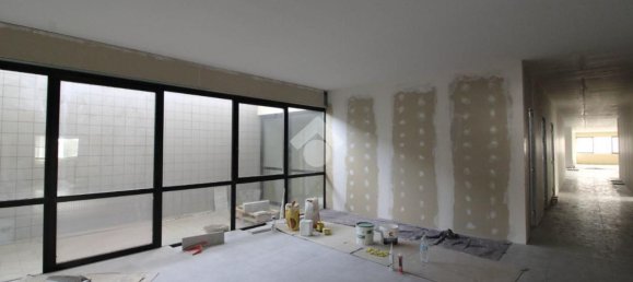 Bureau à Lallio, Italy 570m² No. 91543 12