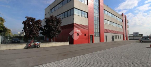 Bureau à Lallio, Italy 570m² No. 91543 17