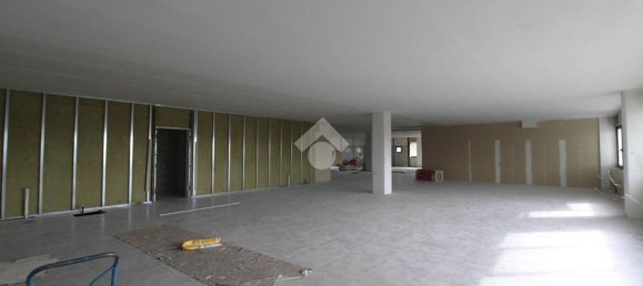 Bureau à Lallio, Italy 570m² No. 91543 21