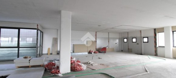 Bureau à Lallio, Italy 570m² No. 91543 27