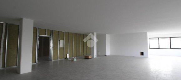 Bureau à Lallio, Italy 570m² No. 91543 8
